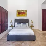 Cool And Spacious Apartment In Fabulous Location